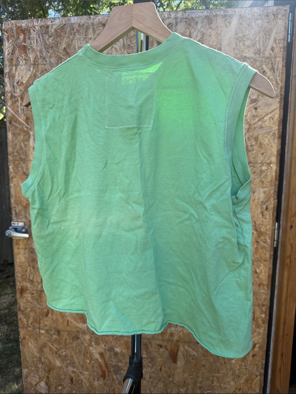 People of leisure Willie Nelson Green Graphic Crop Muscle Tank Top. - Picture 2 of 3